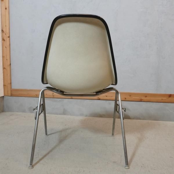 Hermanmiller(ハーマンミラー)社のイームズ スタッキングベース Hermanmiller(ハーマンミラー)社のイームズ スタッキングベース