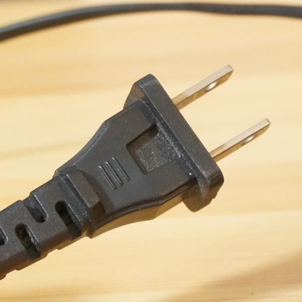 アンティーク調のステンドグラスを使用したスタンドライトです アンティーク調のステンドグラスを使用したスタンドライトです