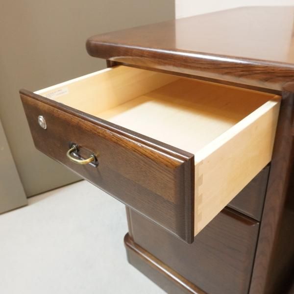 未使用品◇Karimoku(カリモク家具)のSG5601オーク材両袖デスク 未使用品◇Karimoku(カリモク家具)のSG5601オーク材両袖デスク