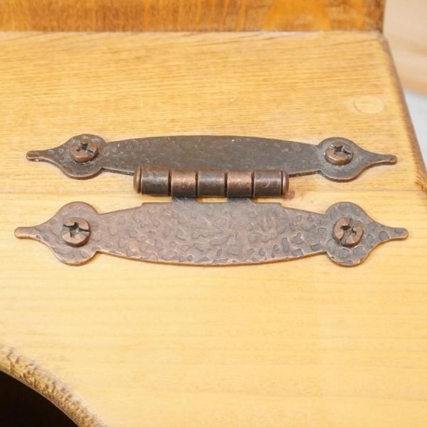 1つ1つハンドメイドで作られたカントリースタイルのパイン材 1つ1つハンドメイドで作られたカントリースタイルのパイン材