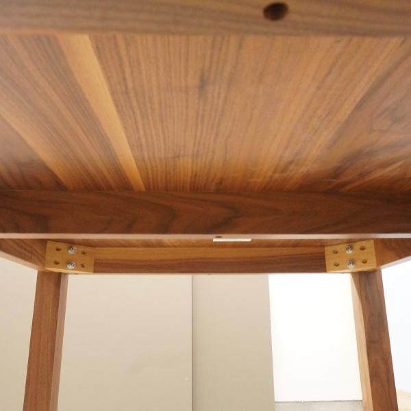 無印良品(MUJI)のウォールナット無垢材ダイニングテーブルです 無印良品(MUJI)のウォールナット無垢材ダイニングテーブルです