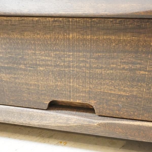 広島の家具メーカー若葉家具のテレビボードです。サイドの楔 広島の家具メーカー若葉家具のテレビボードです。サイドの楔