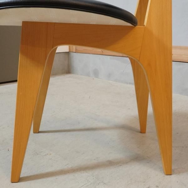 IDEE(イデー)で取り扱われている長大作デザインのダイニング IDEE(イデー)で取り扱われている長大作デザインのダイニング