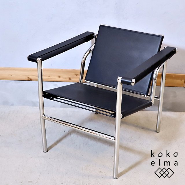 LC1 スリングチェアです。装飾を排し、機能性を追及したLE CORBUSIER(ル・コルビュジェ)がデザインした名作椅子。モダンなデザインは洗練された空間におススメのアームチェアです♪