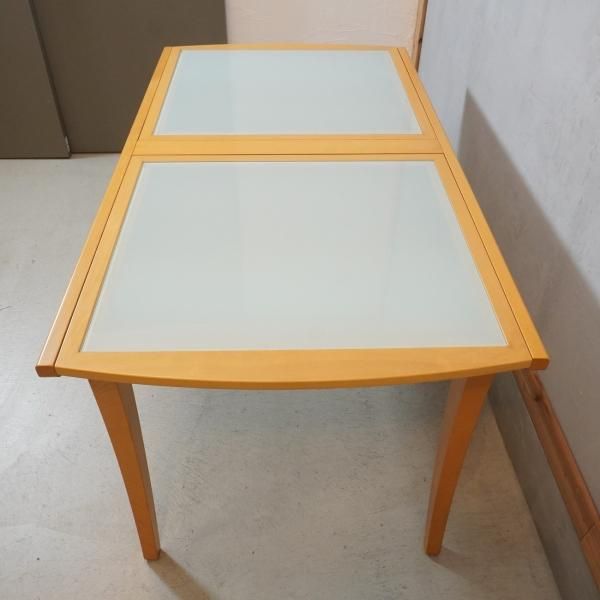 イタリアのCalligaris(カリガリス)社の伸長式ダイニングテーブル イタリアのCalligaris(カリガリス)社の伸長式ダイニングテーブル