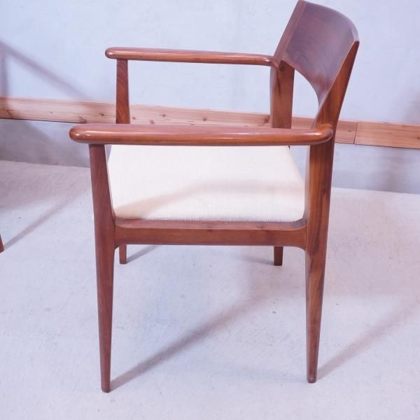 IDC OTSUKA(大塚家具)のウォールナット材 ダイニングチェアー2脚 IDC OTSUKA(大塚家具)のウォールナット材 ダイニングチェアー2脚