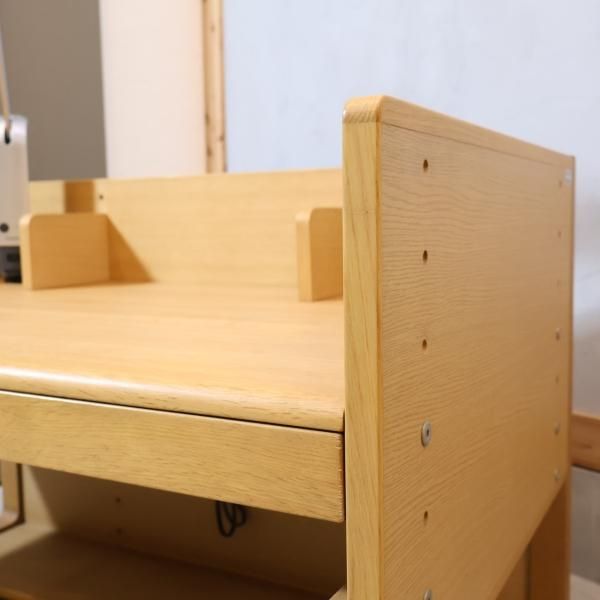 karimoku(カリモク)とBenesse(ベネッセ)のコラボ商品 karimoku(カリモク)とBenesse(ベネッセ)のコラボ商品