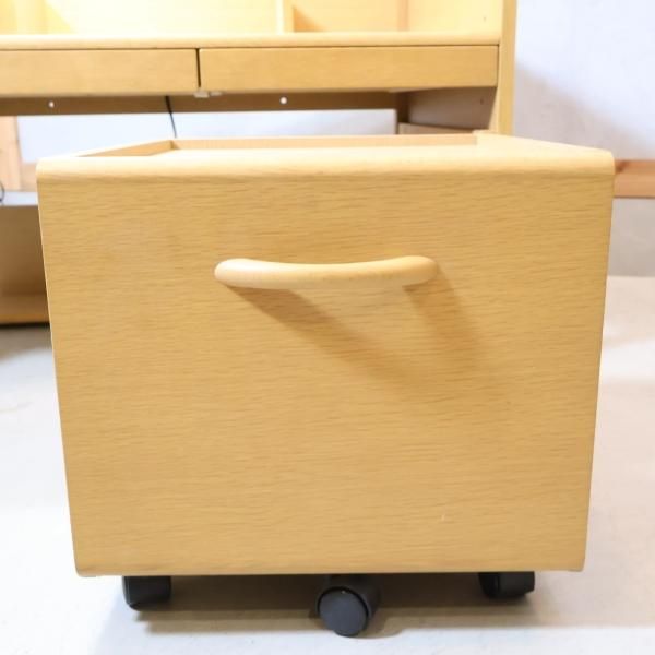 karimoku(カリモク)とBenesse(ベネッセ)のコラボ商品 karimoku(カリモク)とBenesse(ベネッセ)のコラボ商品
