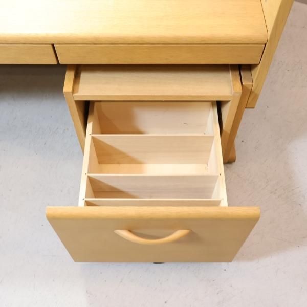 karimoku(カリモク)とBenesse(ベネッセ)のコラボ商品 karimoku(カリモク)とBenesse(ベネッセ)のコラボ商品