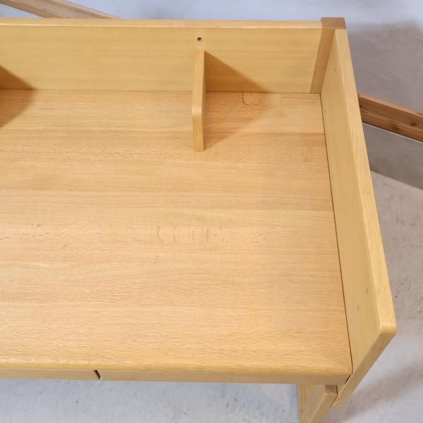 karimoku(カリモク)とBenesse(ベネッセ)のコラボ商品 karimoku(カリモク)とBenesse(ベネッセ)のコラボ商品