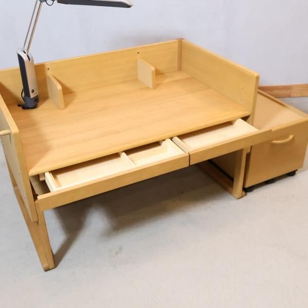 karimoku(カリモク)とBenesse(ベネッセ)のコラボ商品 karimoku(カリモク)とBenesse(ベネッセ)のコラボ商品