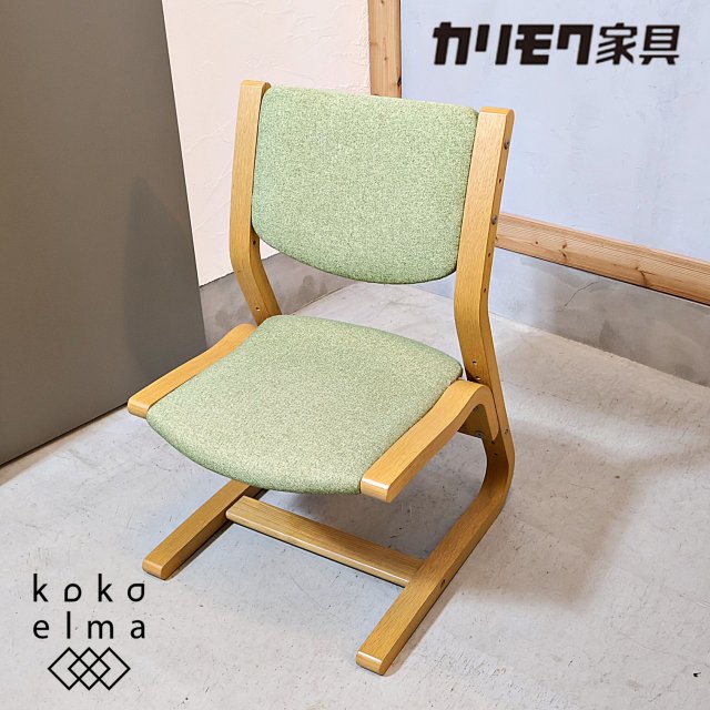 karimoku(カリモク家具)とBenesse(ベネッセ)のコラボ商品 集中力はぐくみチェアー。/高さ調整が可能なので成長に合わせて使える学習椅子。曲木のシンプルなデザインも魅力の愛らしいデザイン。