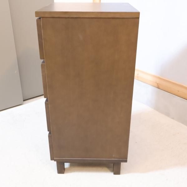 人気の無印良品(MUJI)のタモ材を使用した木製チェスト・4段です 人気の無印良品(MUJI)のタモ材を使用した木製チェスト・4段です