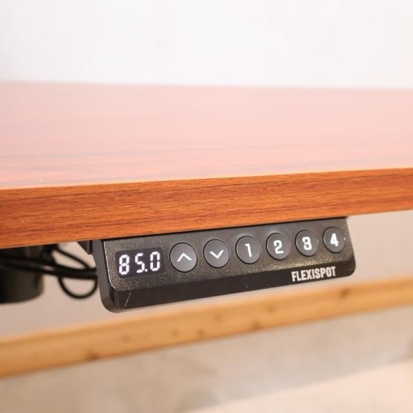 FLEXISPOT(フレキシスポット)の電動昇降式デスク EF1です。天板 FLEXISPOT(フレキシスポット)の電動昇降式デスク EF1です。天板