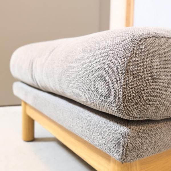 SIEVE(シーヴ)のbulge(バージュ) オーク無垢材 オットマンです SIEVE(シーヴ)のbulge(バージュ) オーク無垢材 オットマンです