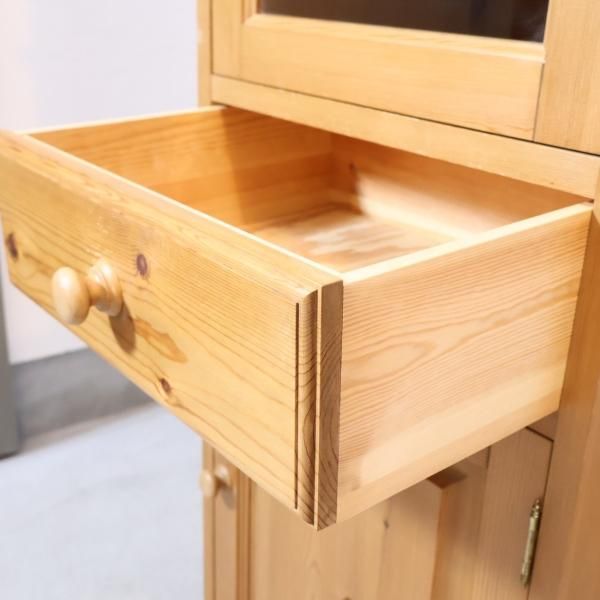 THE PENNY WISE(ペニーワイズ)よりクラシカルな食器棚!パイン材 THE PENNY WISE(ペニーワイズ)よりクラシカルな食器棚!パイン材
