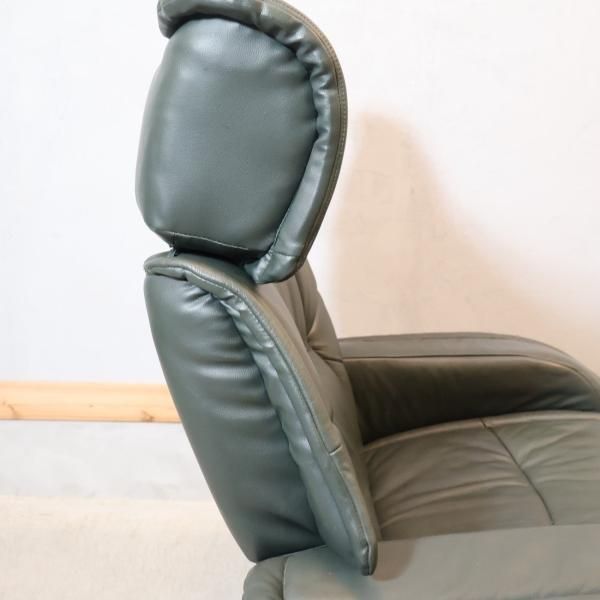 レザーを使用したクラシックモダンなデザインのリクライニングソファ