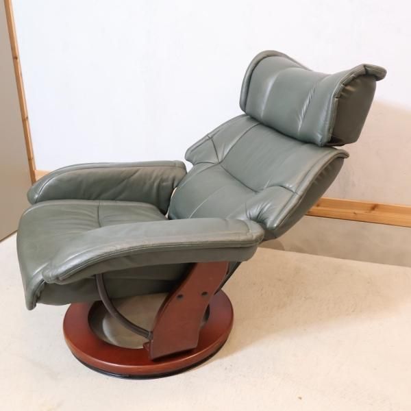 レザーを使用したクラシックモダンなデザインのリクライニングソファ