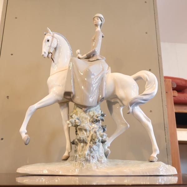 スペインLLADRO(リヤドロ)社の陶器人形の置物『フィギュリン スペインLLADRO(リヤドロ)社の陶器人形の置物『フィギュリン