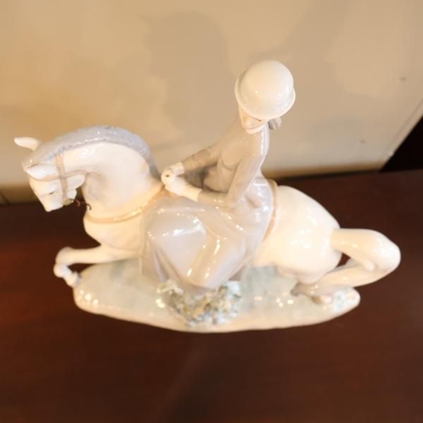 スペインLLADRO(リヤドロ)社の陶器人形の置物『フィギュリン スペインLLADRO(リヤドロ)社の陶器人形の置物『フィギュリン