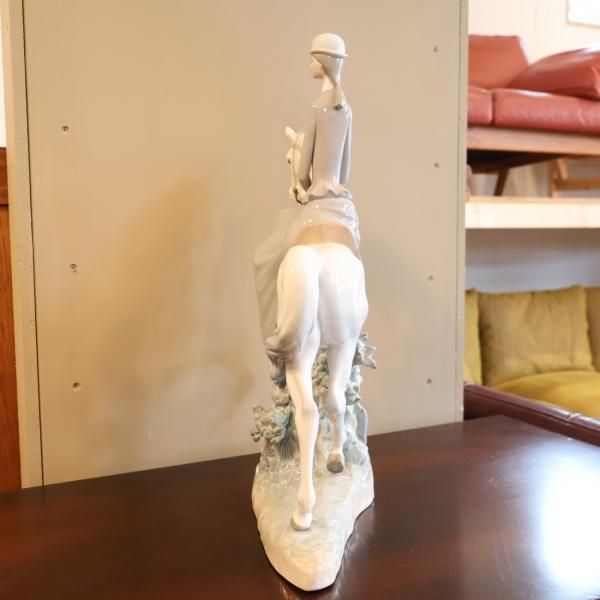 スペインLLADRO(リヤドロ)社の陶器人形の置物『フィギュリン スペインLLADRO(リヤドロ)社の陶器人形の置物『フィギュリン