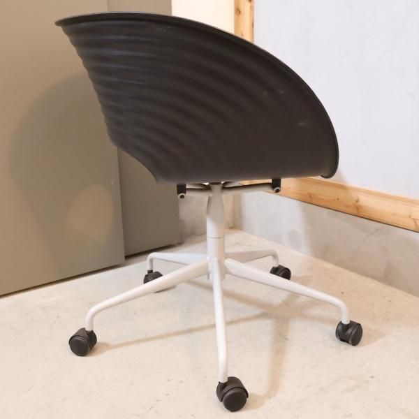 Vitra(ヴィトラ)社のRon Arad(ロン・アラッド)の代表作Tom Roll Vitra(ヴィトラ)社のRon Arad(ロン・アラッド)の代表作Tom Roll