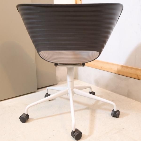 Vitra(ヴィトラ)社のRon Arad(ロン・アラッド)の代表作Tom Roll Vitra(ヴィトラ)社のRon Arad(ロン・アラッド)の代表作Tom Roll