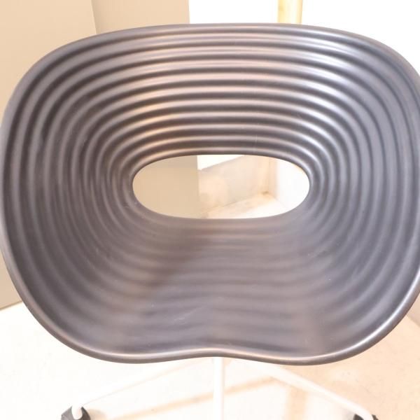 Vitra(ヴィトラ)社のRon Arad(ロン・アラッド)の代表作Tom Roll Vitra(ヴィトラ)社のRon Arad(ロン・アラッド)の代表作Tom Roll