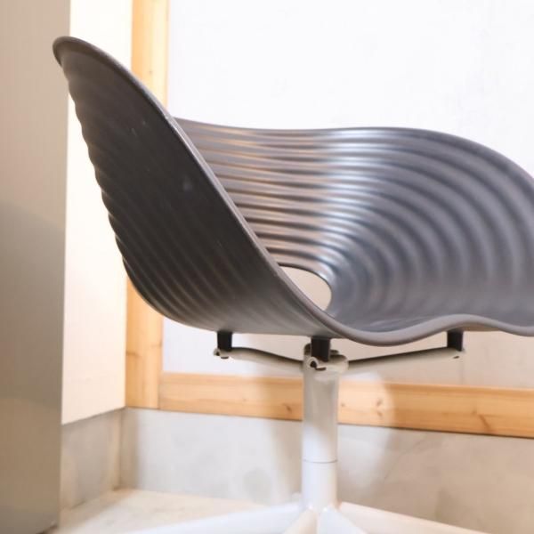 Vitra(ヴィトラ)社のRon Arad(ロン・アラッド)の代表作Tom Roll Vitra(ヴィトラ)社のRon Arad(ロン・アラッド)の代表作Tom Roll