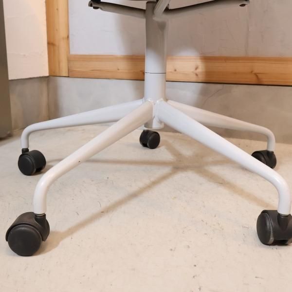 Vitra(ヴィトラ)社のRon Arad(ロン・アラッド)の代表作Tom Roll Vitra(ヴィトラ)社のRon Arad(ロン・アラッド)の代表作Tom Roll