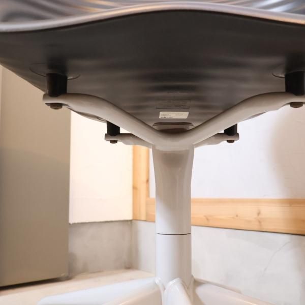 Ron Arad Vitra Design Museum ロン・アラッド Vitra(ヴィトラ)社のRon Arad(ロン・アラッド)の代表作Tom Roll