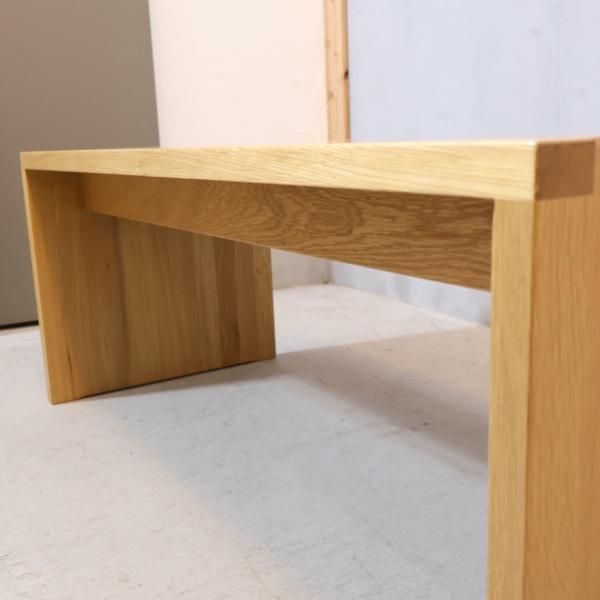 人気の無印良品(MUJI)のオーク材を使用したコの字ベンチです 人気の無印良品(MUJI)のオーク材を使用したコの字ベンチです