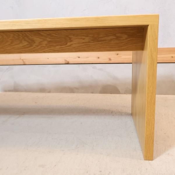 人気の無印良品(MUJI)のオーク材を使用したコの字ベンチです
