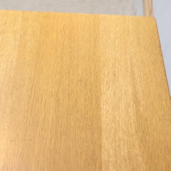 北海道旭川の家具メーカーCONDE HOUSE(カンディハウス)のオーク材 カフェテーブルです。シンプルで優しいデザインはリビングを明るい印象に♪ サイドテーブルとしてはもちろん、花台としてもオススメ♪ - kokoelma -ココエルマ- 雑貨・中古家具・北欧家具・アンティーク 
