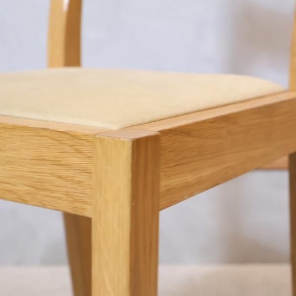 人気の無印良品(MUJI)のオーク無垢材を使用したダイニング 人気の無印良品(MUJI)のオーク無垢材を使用したダイニング