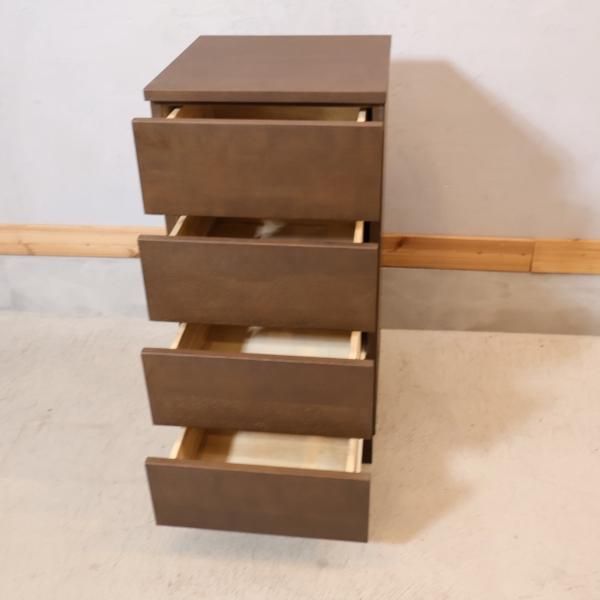 人気の無印良品(MUJI)のタモ材を使用した木製チェスト・4段です 人気の無印良品(MUJI)のタモ材を使用した木製チェスト・4段です