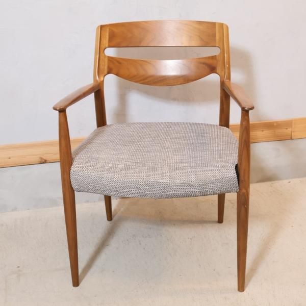 karimoku(カリモク家具)のCU71 アームチェアです。シンプルで karimoku(カリモク家具)のCU71 アームチェアです。シンプルで