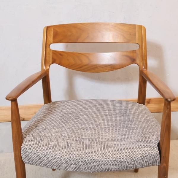 karimoku(カリモク家具)のCU71 アームチェアです。シンプルで