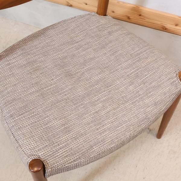 karimoku(カリモク家具)のCU71ダイニングチェアです。シンプルで karimoku(カリモク家具)のCU71ダイニングチェアです。シンプルで