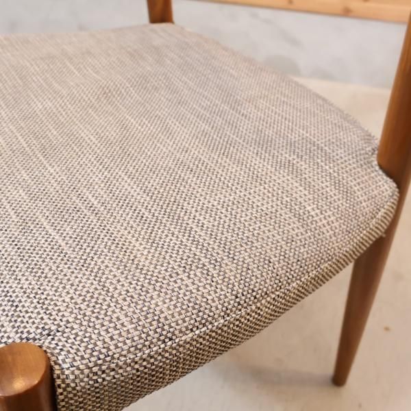 karimoku(カリモク家具)のCU71ダイニングチェアです。シンプルでモダンなフォルムの食堂椅子。ウォールナット材の温かみが感じられるゆったりとした北欧スタイルのデザイン♪  - kokoelma　-ココエルマ- 　雑貨・中古家具・北欧家具・アンティーク家具の通販　インテリアショップ　多摩市東寺方 