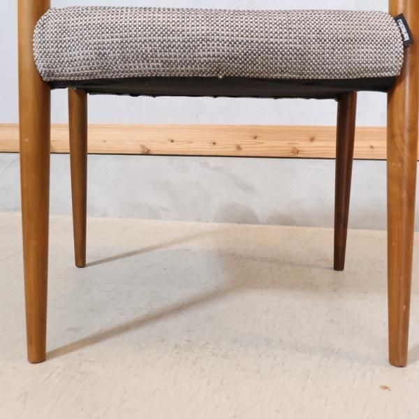 karimoku(カリモク家具)のCU71ダイニングチェアです。シンプルで karimoku(カリモク家具)のCU71ダイニングチェアです。シンプルで