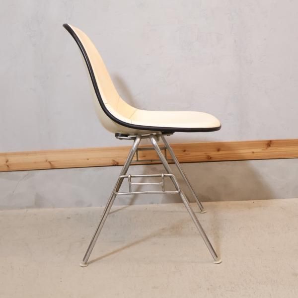 Hermanmiller(ハーマンミラー)社のイームズ スタッキングベース Hermanmiller(ハーマンミラー)社のイームズ スタッキングベース