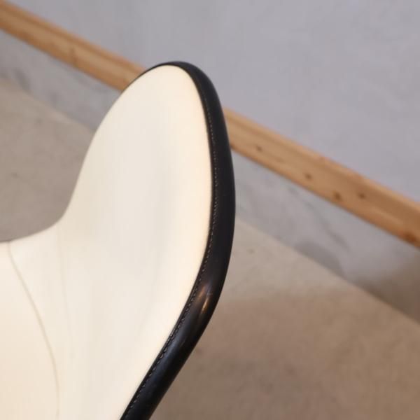 Hermanmiller(ハーマンミラー)社のイームズ スタッキングベース Hermanmiller(ハーマンミラー)社のイームズ スタッキングベース