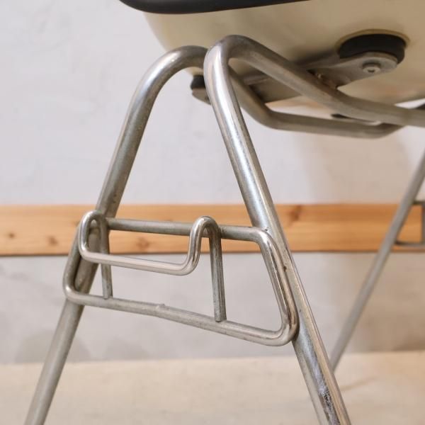 Hermanmiller(ハーマンミラー)社のイームズ スタッキングベース Hermanmiller(ハーマンミラー)社のイームズ スタッキングベース