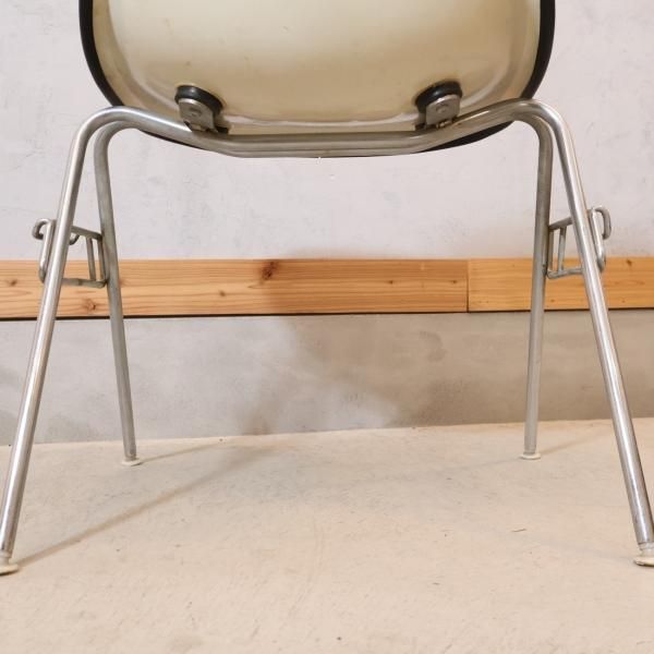 Hermanmiller(ハーマンミラー)社のイームズ スタッキングベース Hermanmiller(ハーマンミラー)社のイームズ スタッキングベース