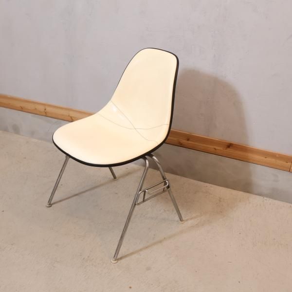 Hermanmiller(ハーマンミラー)社のイームズ スタッキングベース Hermanmiller(ハーマンミラー)社のイームズ スタッキングベース