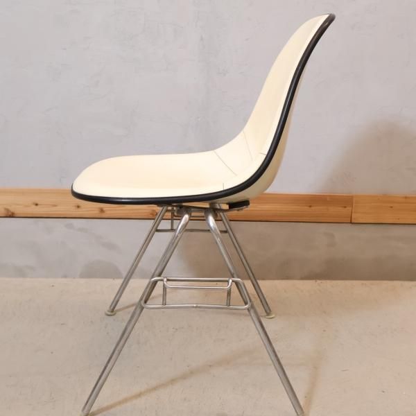 Hermanmiller(ハーマンミラー)社のイームズ スタッキングベース Hermanmiller(ハーマンミラー)社のイームズ スタッキングベース