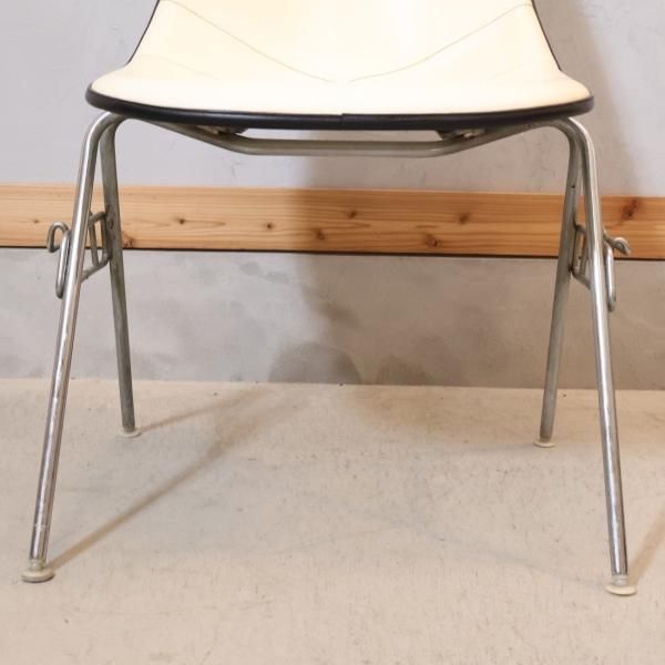 Hermanmiller(ハーマンミラー)社のイームズ スタッキングベース
