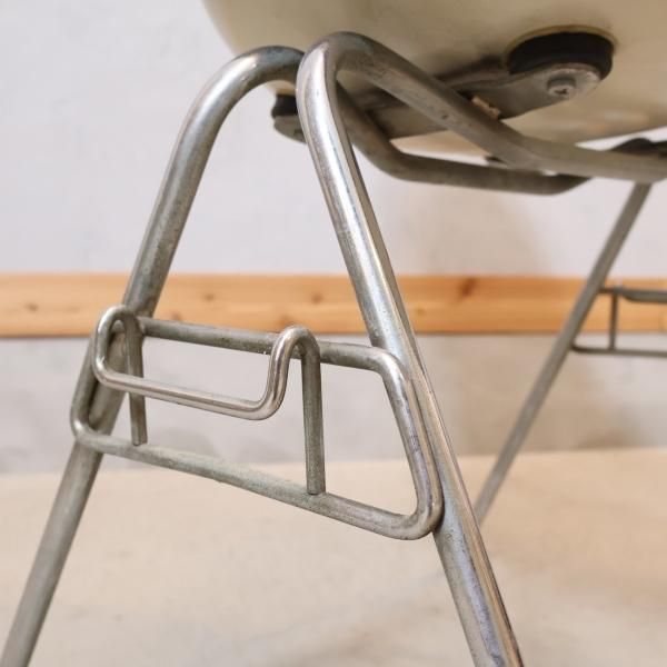 Hermanmiller(ハーマンミラー)社のイームズ スタッキングベース Hermanmiller(ハーマンミラー)社のイームズ スタッキングベース