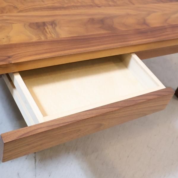 無印良品(MUJI)のウォールナット無垢材 ローテーブルです 無印良品(MUJI)のウォールナット無垢材 ローテーブルです